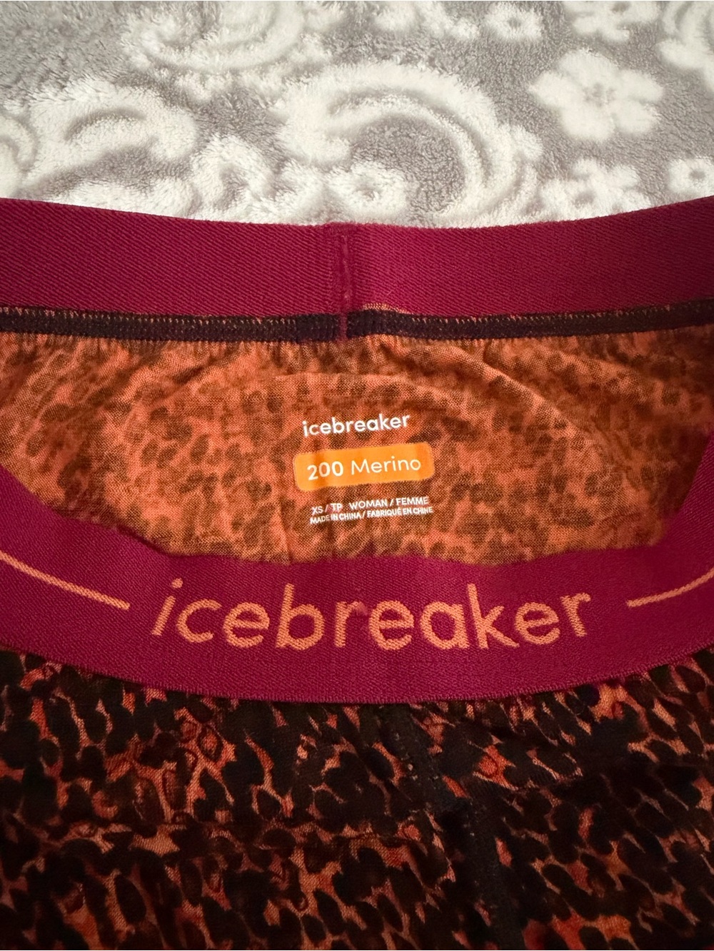 Like New! Icebreaker Women's Merino 200 Base Layer - Burgundy & Rust Leopard